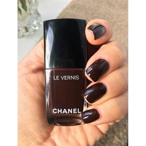 chanel brun contraste nail polish